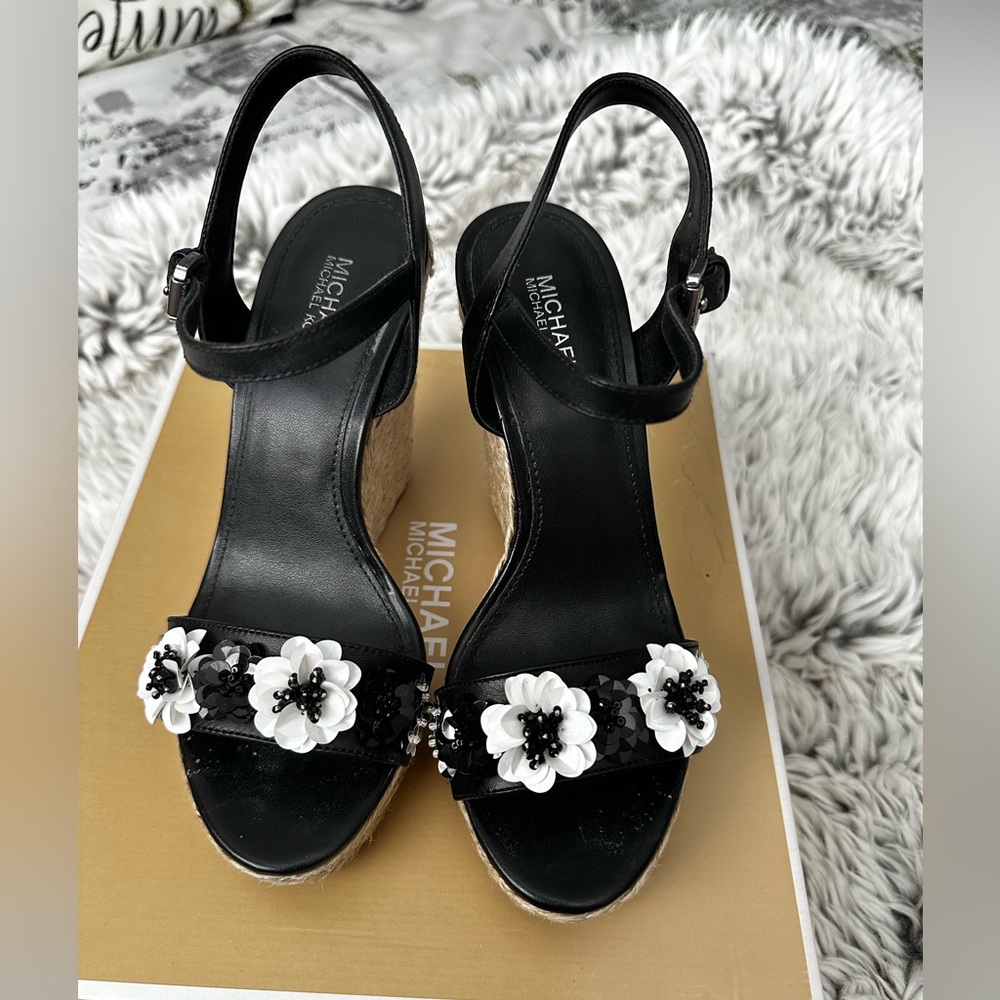 MK wedges size 6M